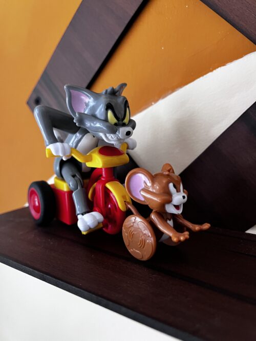 Tom & Jerry Moveable Collectible Figurine – Tom Cycling Pull-Back Toy