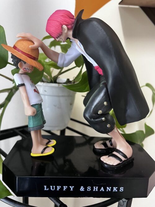 Luffy & Shanks Action Figure – Iconic Hat-Passing Scene